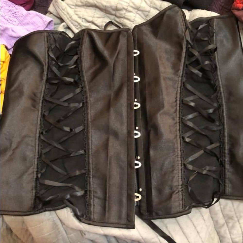 Steel boned under bust corset NWT 3x